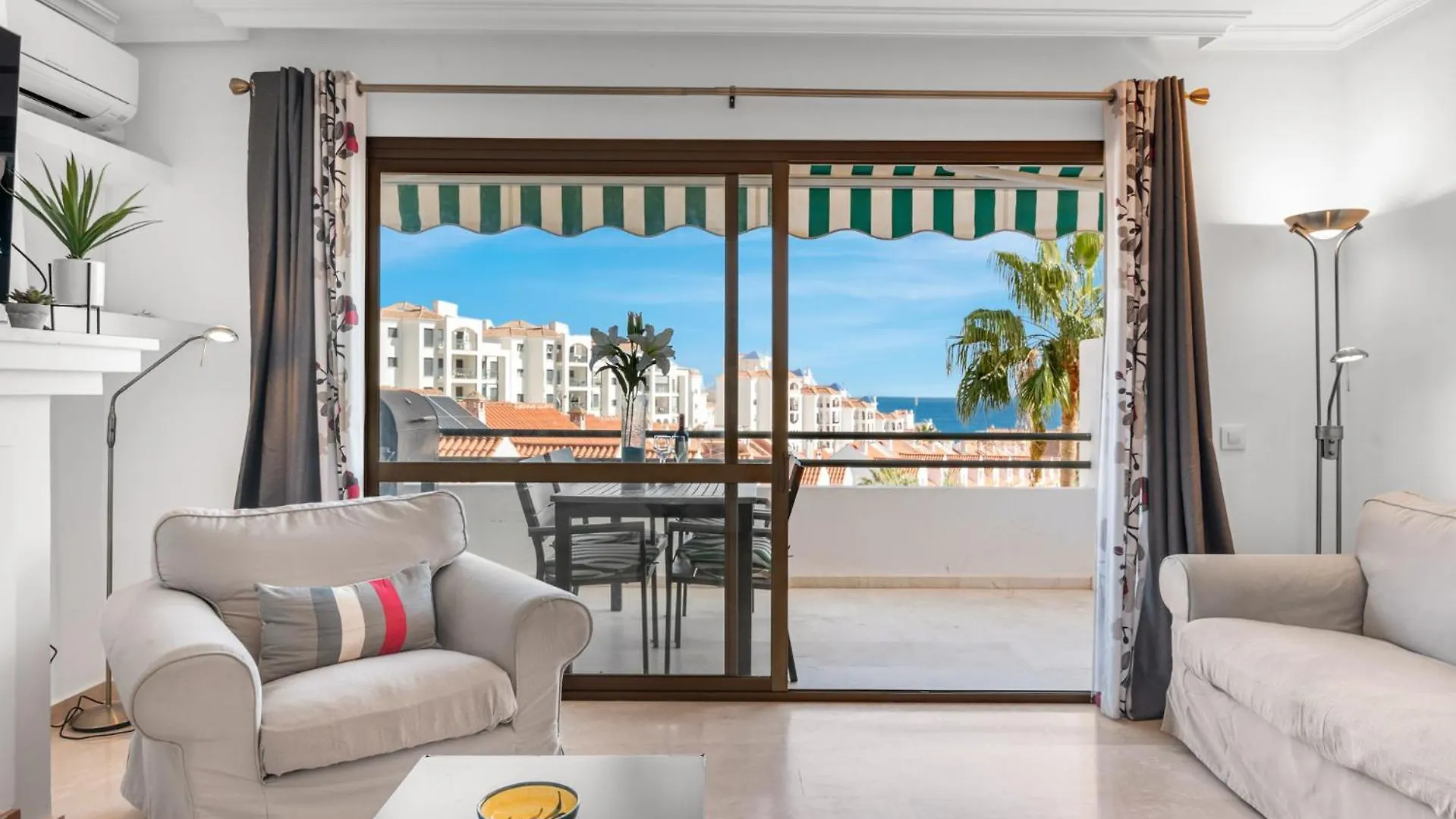 Lovely Penthouse Near Estepona Marina By Costarentals - Ref M15 0*,  스페인